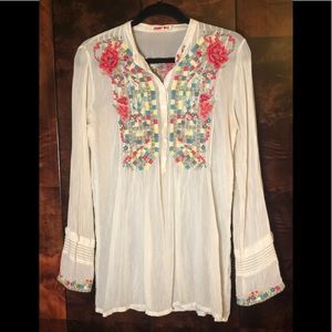 Beautifully embroidered Johnny Was top.